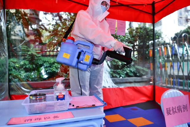 『超级宝妈』为开学做准备!广州海珠南华西街天汇幼儿园开展疫情防控应急演练