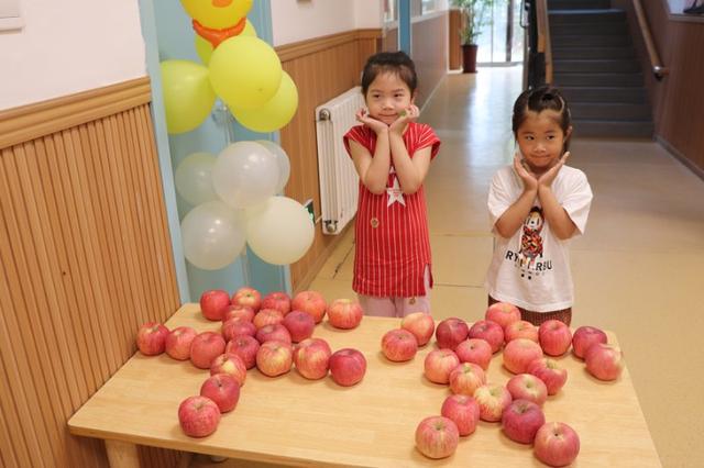 超级宝妈|击鼓庆祝、和“平安果”合影，金色悦城幼儿园孩子开学入园惊喜多