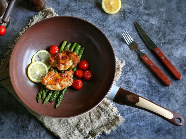 鸡排去腥要用它，比料酒味道好，清新芬芳微酸开胃，现在就流行它