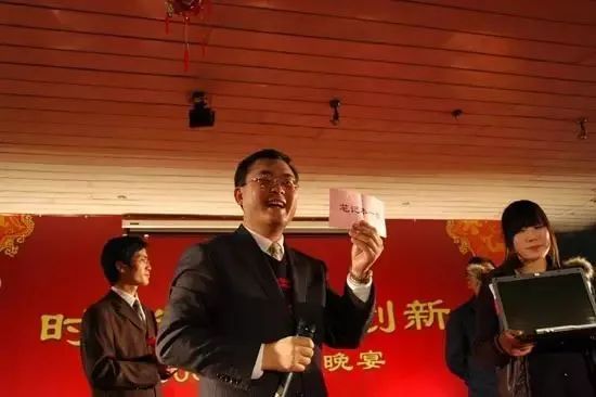 暖先生格调■疫情捐1.5亿，警告儿女不退美国籍不得继承百亿遗产：“中国首善”这样教孩子，佩服！