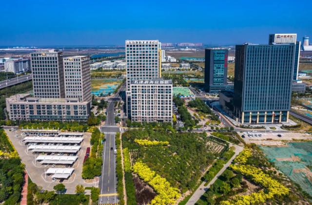 听说京企计划向北京以外发展，他们第二天一早便登门拜访……