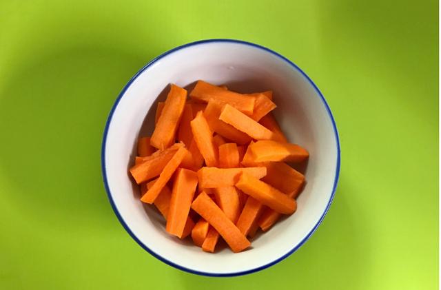 山药价格便宜，营养丰富，搭配上毛豆，好吃健脾