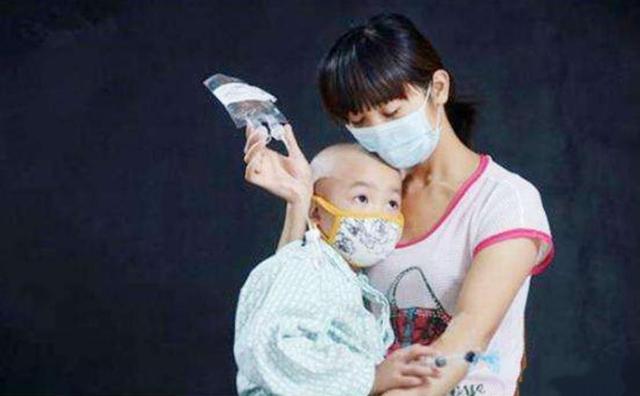 「超级宝妈」小女生爱吃零食，患白血病，这几种食物甲醛超标，别给孩子吃！