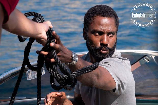 蠢萌小萝莉|诺兰导演《信条》曝光新剧照和片场照 三大主演登上《娱乐周刊》封面