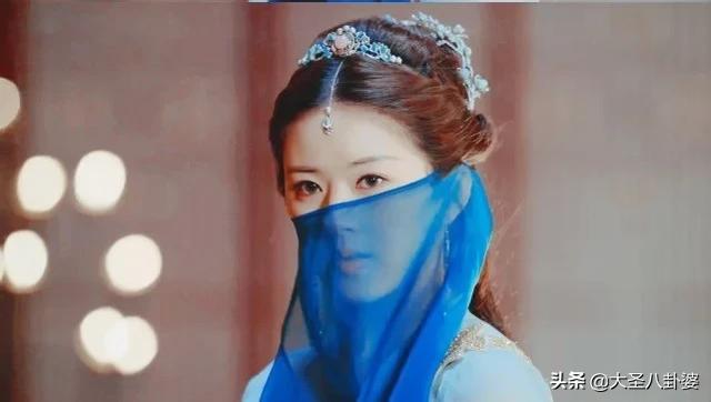 多拉不懂A梦|《仙剑》中紫萱戴面纱是美，赵露思也戴面纱，那完全就是倾国倾城