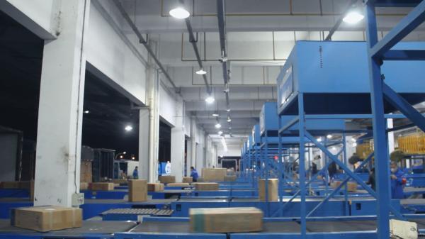 光明网@中通快递武汉转运中心复工运行