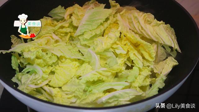 醋溜白菜怎么做才好吃？掌握好这2步骤，酸辣爽脆又开胃，真下饭