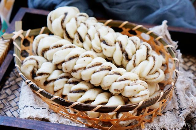 又香又甜的花卷，松软好吃，发酵一次就做好，网友：想吃