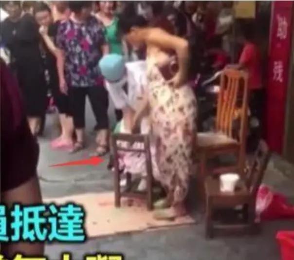 『你的育儿经』“史上最强悍”产妇火了，买菜路上生娃，拒上救护车自己抱娃回家