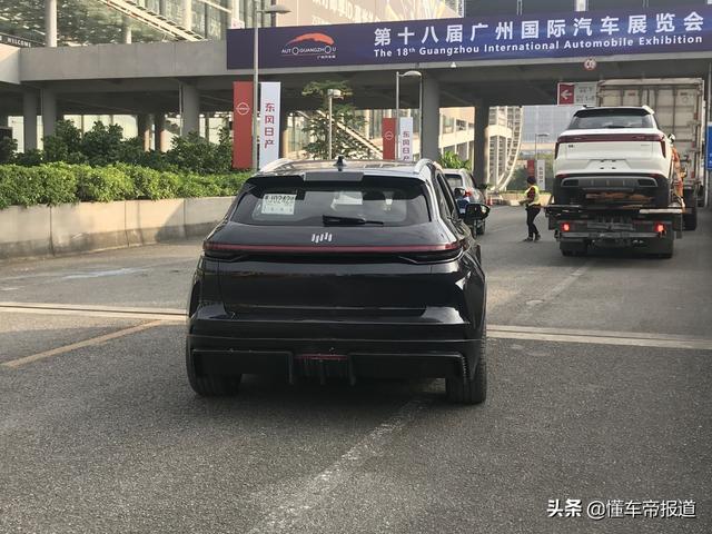 新车 | 尾灯神似保时捷Macan，威马神秘车型现身广州