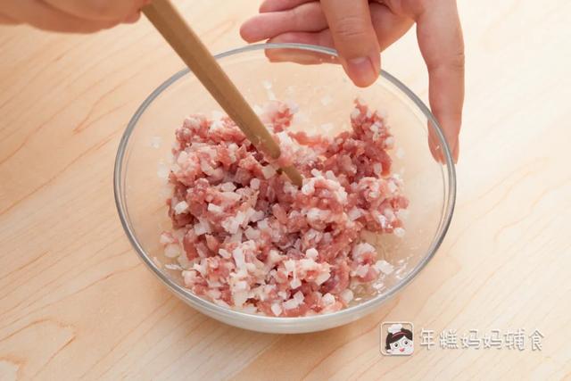 你的育儿经@别再逼娃喝水了！天暖了吃点它，补水又补维生素
