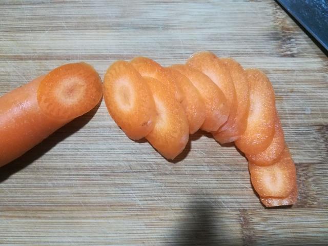 冬天定要常吃这肉，做成汤正适合，连汤带肉鲜香驱寒，浑身暖洋洋