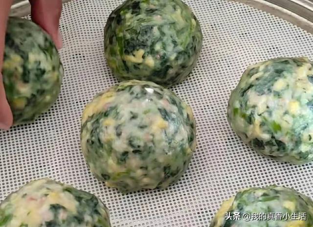 菠菜别总炒着吃，教你一个新吃法，简单几步，上桌吃2盘，过瘾