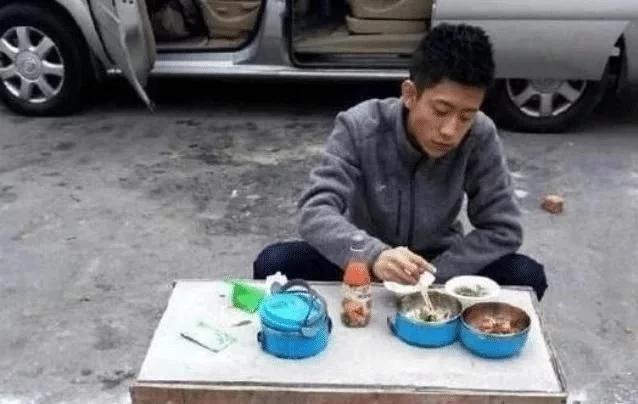 流年不诉|明星片场吃饭：张一山最惨，刘德华最敬业，杨颖待遇最舒服