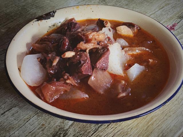 炖牛肉时，不用焯水不用高压锅，牛肉软烂入味没腥味，太香了