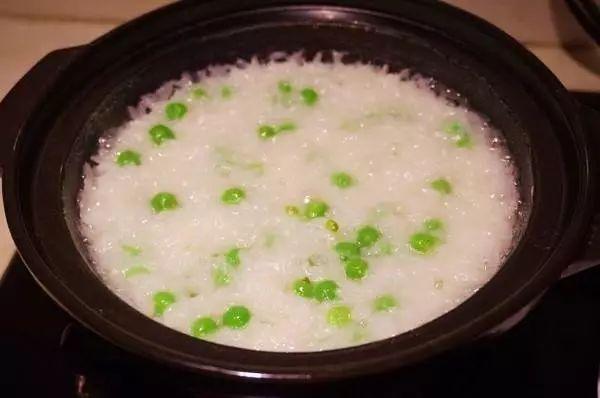 『超级宝妈』催乳不必大鱼大肉，这几道“下奶粥”才是产妇最爱！