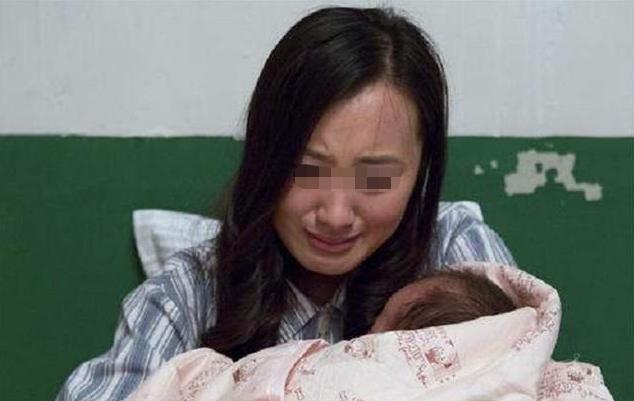#超级宝妈#产妇半夜生娃，产房外只有大女儿一人等候，孩子的话让人落泪