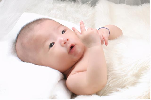 父母如何与婴儿交流？经常陪宝宝聊天和很少交流，会有怎样的差异