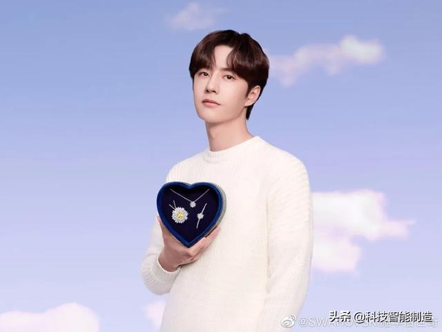 时尚探究社施华洛世奇火了125年的奢侈品牌，人造玻璃，价格却堪比天然水晶