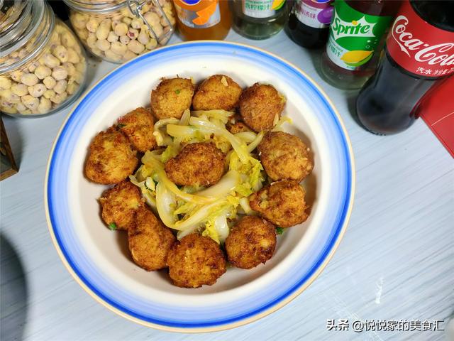 炸萝卜丸子，不加水不加面粉，教您1个简单方法，鲜香酥脆吃不腻
