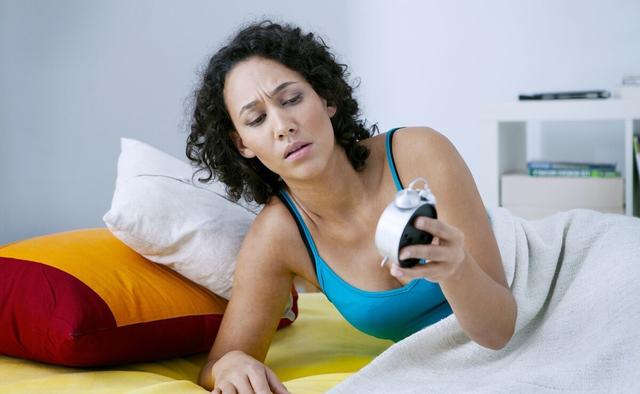 为何上年纪的女性容易失眠？或许跟4个原因有关，做好4点来改善