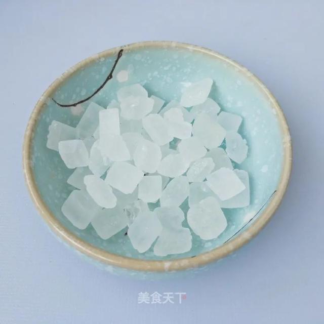 冬季干咳，嗓子疼？来一碗自制的冰糖炖雪梨，润肺止咳，滋润整个冬天