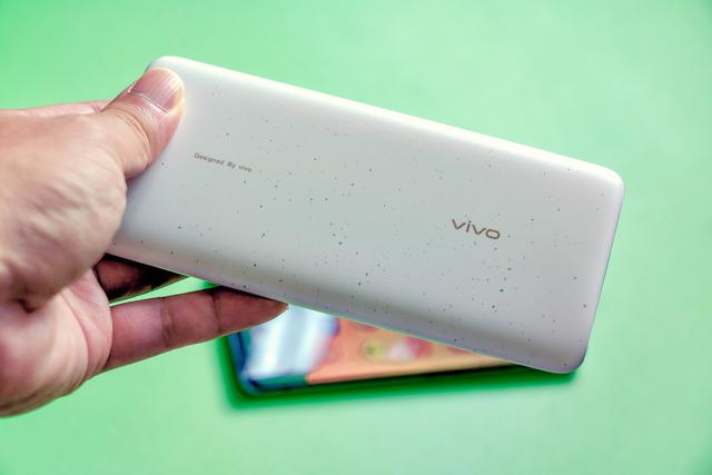 vivo 18W 双向快充移动电源评测：出差旅游必备装备