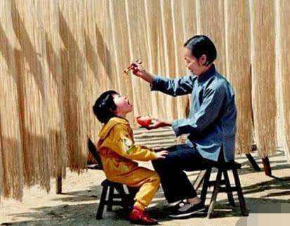 【你的育儿经】孩子让父母照顾，是否要给＂报酬＂？专家的话很有道理