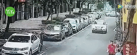 【超级宝妈】警惕！千万别让孩子骑滑行工具“上路探险”