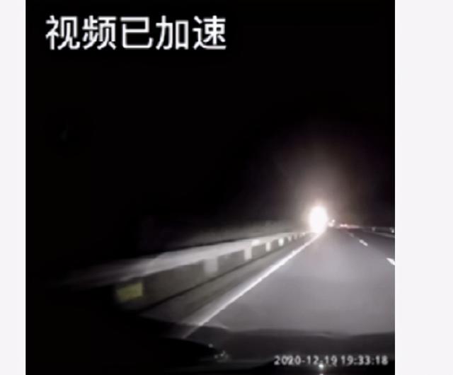 又一国产电动车“被揭短”，误碰按钮，高速上全车断电50秒