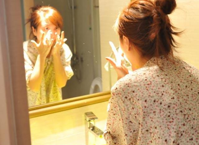 “爱打扮”的妈妈，和“不打扮”的妈妈，带出来的孩子有啥差距？