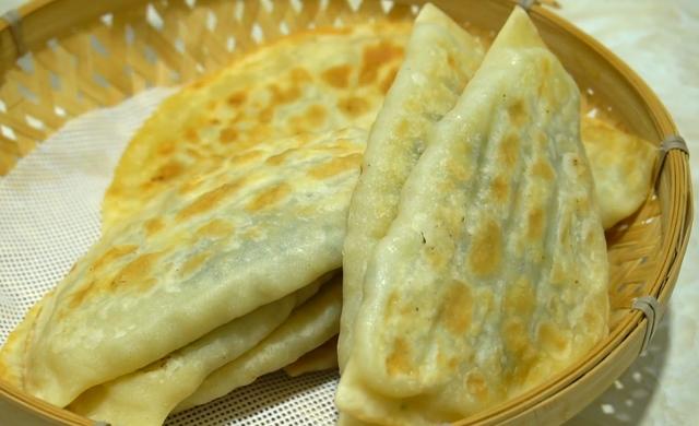 韭菜盒子最好吃做法，不用发面也柔软，鲜香肉嫩，一次至少吃5张