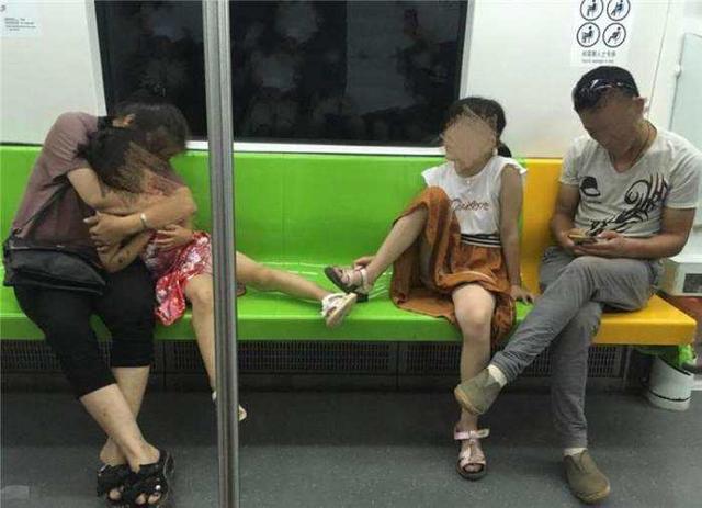 超级宝妈|孩子有没有教养，坐一趟地铁“原形毕露”，重新认识家庭起跑线