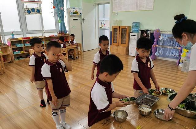 西安晚报|幼儿园开园第一天,宝宝这样吃的……