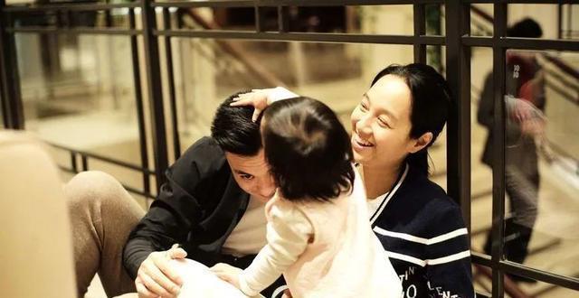 退场|朱丹直播官宣二胎，曾因早孕反应严重住院，网友：高龄孕妈不易