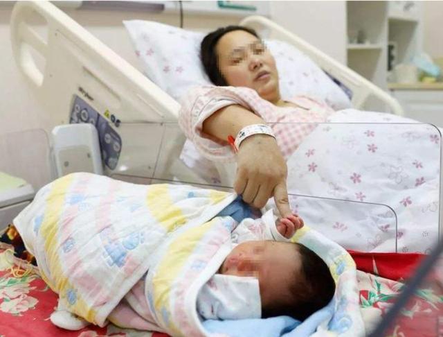 南浔的梦|“医生，求你别用产钳”，产妇忍痛换跪姿分娩，忽视感慨为母则刚