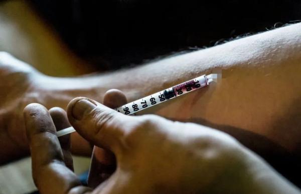 老杨|男子为了治感冒，吃下朋友给的药，却毁了