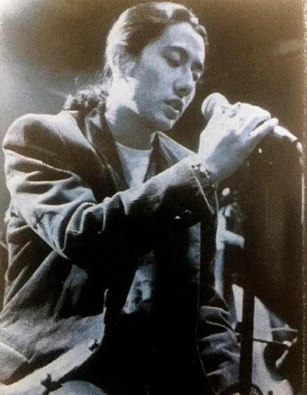 9号放映厅■53岁郑钧再次登台：老去的只是肉体，摇滚永远不老！