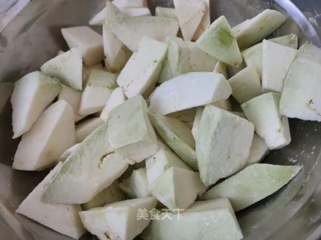 家常版地三鲜教程来了！茄子软糯，土豆粉面，蒜香浓郁超下饭