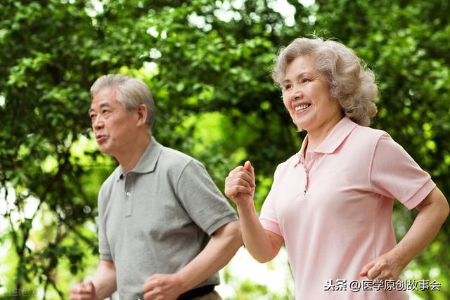 中国每天一万人确诊癌症，医生说，想长寿，晨起两不要晚上两坚持