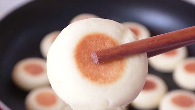 冬天的山药火了，加一碗面粉，不加水不加油，香甜松软，健脾益胃