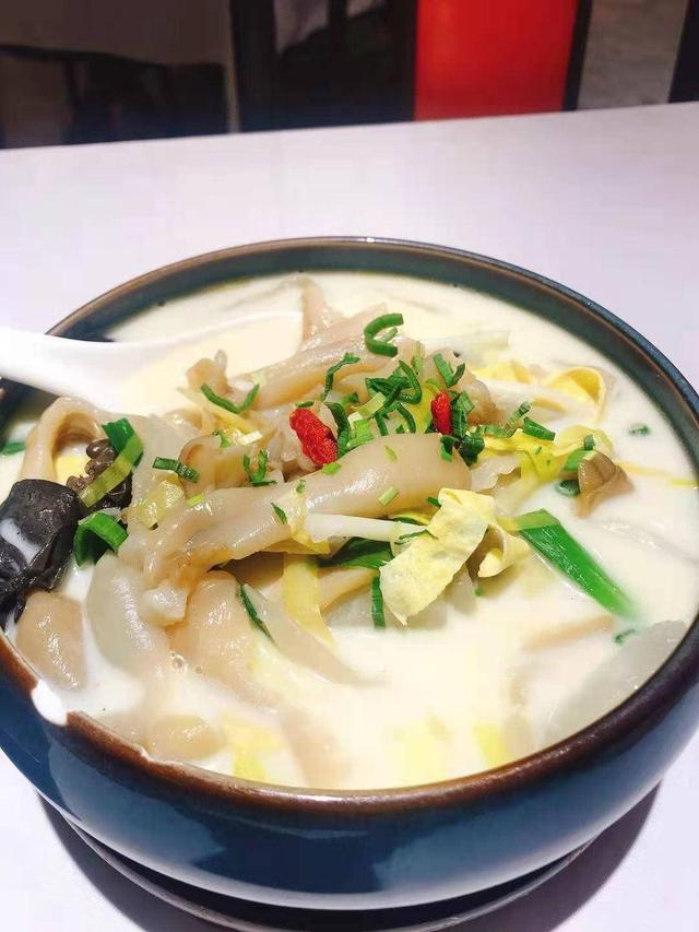 种草|这家店的红烧小黄鱼，鲜到连汤都拌饭吃光