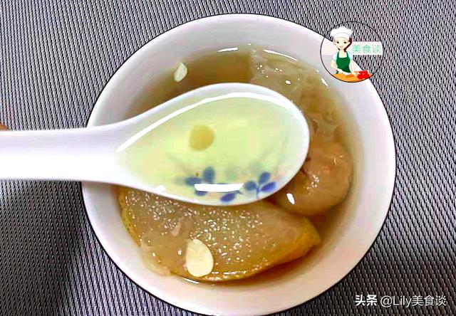 冬天银耳和此一起煮，每天喝一小碗，润肤又营养，温暖美丽过冬天