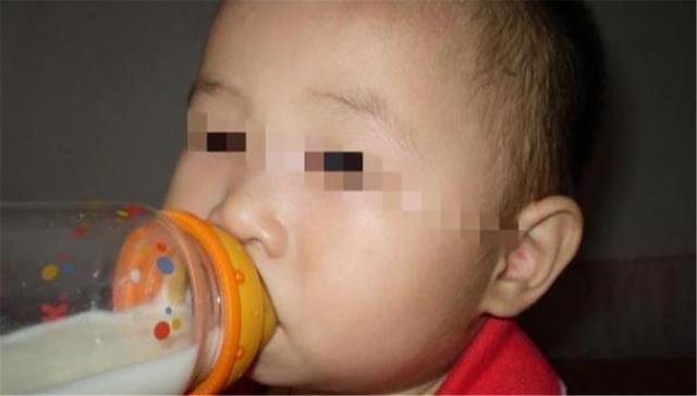 超级宝妈：“妈，你回老家去吧！”孙子只喝奶奶兑的奶，爸爸偷尝一口后赶人
