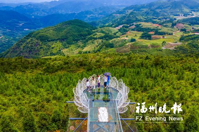 "雪峰山城"建设将再现二十四景"雪峰村避暑游的火爆,并非偶然.