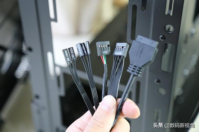 酷冷至尊智瞳MB400L侧透机箱助力旧平台轻松升级带光主机