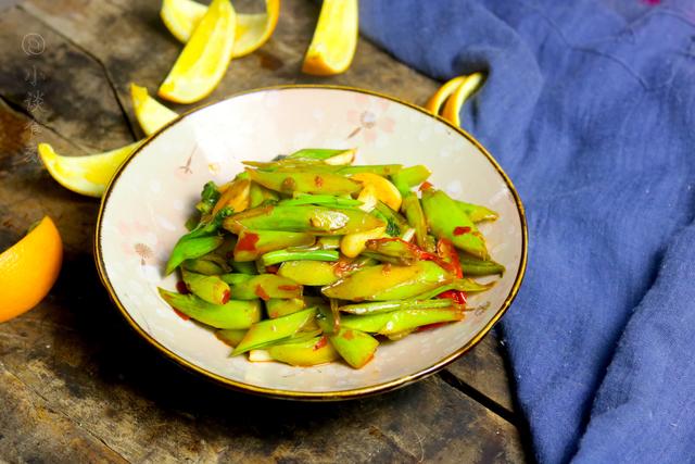 一种青菜，俗称“菜薹”，记住，梗比叶子好吃，配上辣椒特下饭