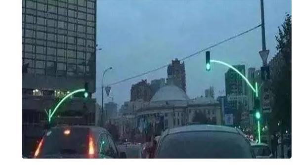 国外新型红绿灯火了，国人很羡慕，有了它谁还闯红灯？