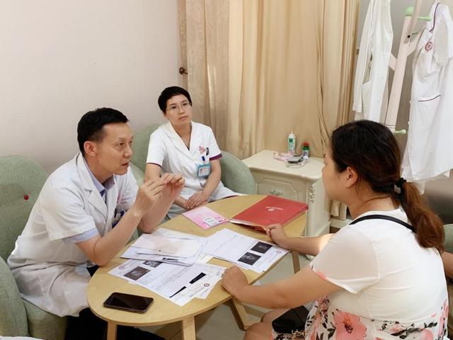 超级宝妈▲孕期产检，准爸爸是需要陪同的，这过程太重要