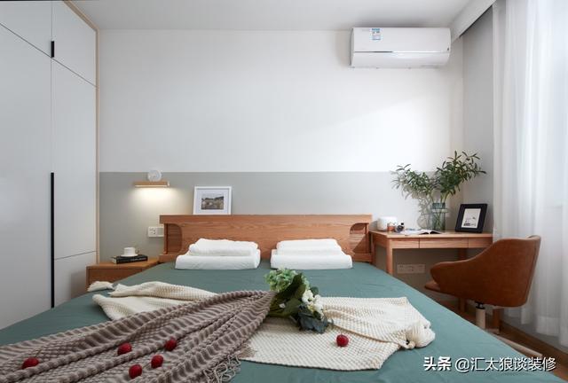 看来看去还是白色搭木色的装修最舒服耐看，初看不惊艳越看越喜欢